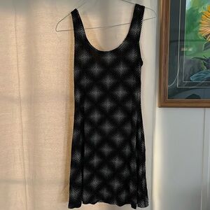 Black and white tunic top